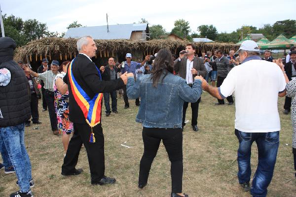 Muzica, dans, voie buna cu artisti de seama - Sarbatoarea Zilele Toamnei - Bacani 2015