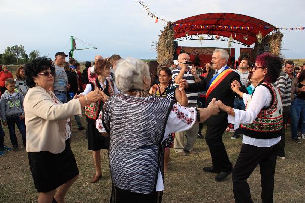 Muzica, dans, voie buna cu artisti de seama - Sarbatoarea Zilele Toamnei - Bacani 2015