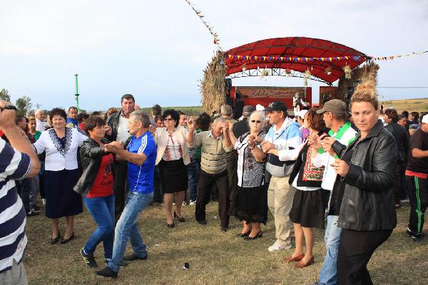 Muzica, dans, voie buna cu artisti de seama - Sarbatoarea Zilele Toamnei - Bacani 2015