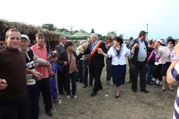 Muzica, dans, voie buna cu artisti de seama - Sarbatoarea Zilele Toamnei - Bacani 2015