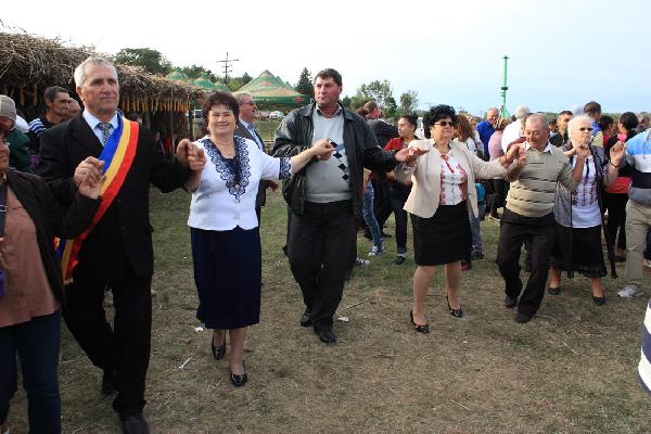 Muzica, dans, voie buna cu artisti de seama - Sarbatoarea Zilele Toamnei - Bacani 2015