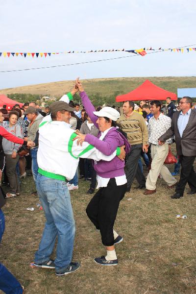 Muzica, dans, voie buna cu artisti de seama - Sarbatoarea Zilele Toamnei - Bacani 2015