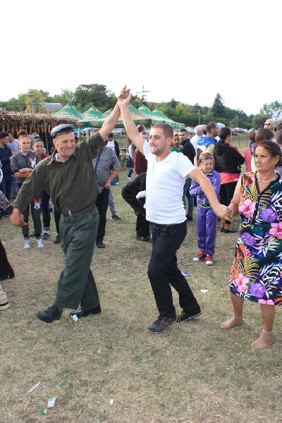 Muzica, dans, voie buna cu artisti de seama - Sarbatoarea Zilele Toamnei - Bacani 2015