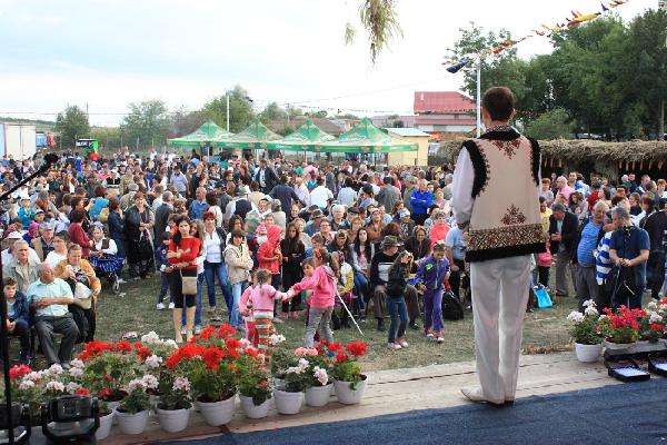 Muzica, dans, voie buna cu artisti de seama - Sarbatoarea Zilele Toamnei - Bacani 2015