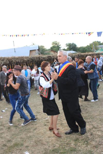 Muzica, dans, voie buna cu artisti de seama - Sarbatoarea Zilele Toamnei - Bacani 2015