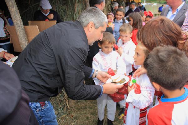 Muzica, dans, voie buna cu artisti de seama - Sarbatoarea Zilele Toamnei - Bacani 2015