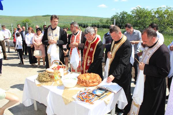 Slujba de sfintire a noului Camin Cultural din comuna Bacani, judetul Vaslui