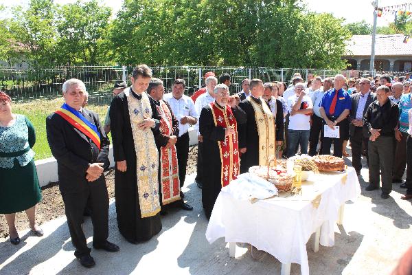 Slujba de sfintire a noului Camin Cultural din Bacani, judetul Vaslui